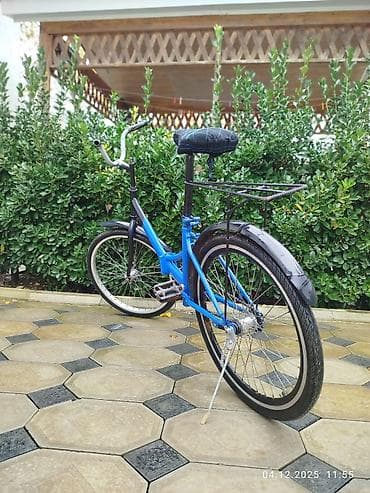 Uşaq velosipedləri: Şəhər tipli velosiped - Rəng: mavi-qara - Çərçivə: aşağı enişli — 2