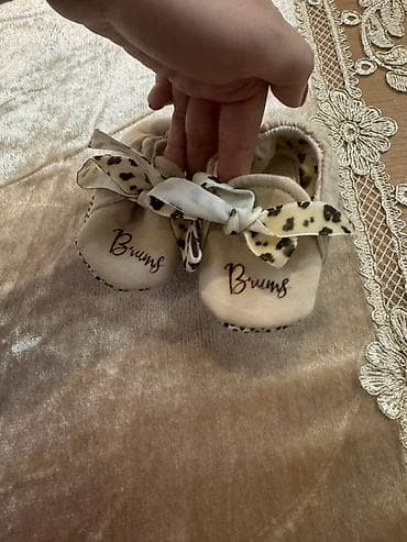 ev ayaqqabisi: Brums brendi uşaq aksessuarları dəsti - 3 ədəd ağ rəngli papaq: - — 2