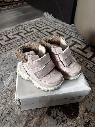 детская зимняя обувь на овчине: Uşaq qış botinkaları - Rəng: bej tonları - Model: iki ədəd geniş — 2