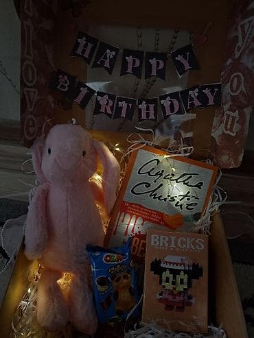 1 iyun usaqlar gunu sekiller: Hədiyyə qutusu – “Happy Birthday” temalı Tərkib: - Yumşaq oyuncaq — 2