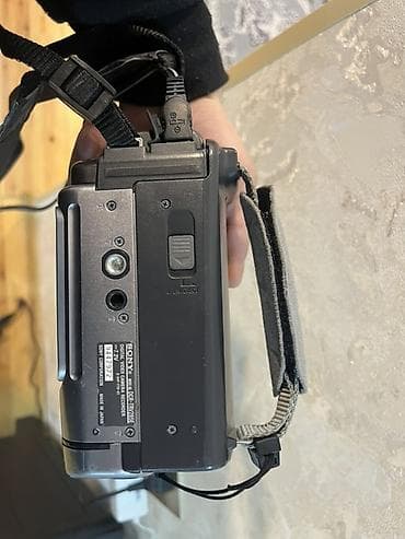 Kompüter, noutbuk və planşetlər: Sony Handycam Digital8 videokamera Xüsusiyyətlər: - Digital8 kasseta — 6