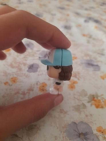 bas gitara: Mini kolleksiya fiquru – mavi kasketli, “THINKING CAP” yazılı şapka — 4