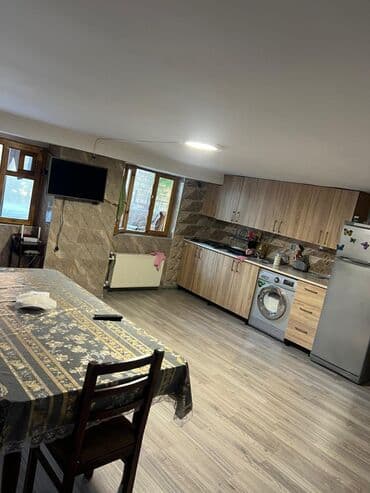 əmircanda həyət evi satılır: 8 комнат, 400 м², Нет кредита, Средний ремонт — 3