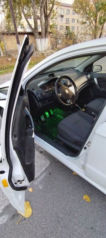 hyundai sonata 2011: Chevrolet Aveo: 1.2 l | 2011 il 420000 km Sedan — 5