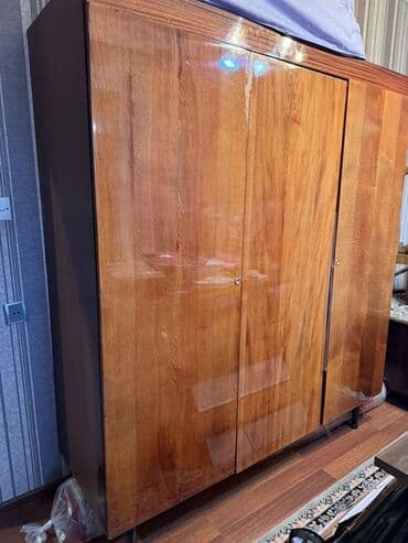 Ev üçün digər mebel: Açılan, 3 qapılı Düz dolab, Qarderob, paltar dolabı — 1