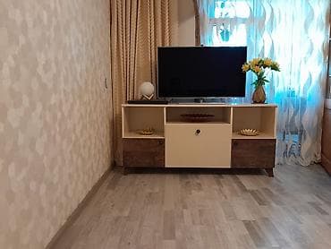TV altlığı: İşlənmiş, Düz TV altlığı, Polkalı, Laminat — 1