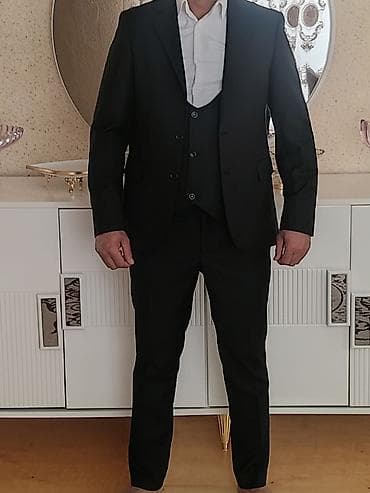 Hörmətli bəylər görduyunuz kəsdumu satıram 1 cə dəfə geynimişəm sökuk