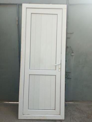 Ağ rəngli plastik giriş qapısı - Material: PVC (plastik) çərçivə və