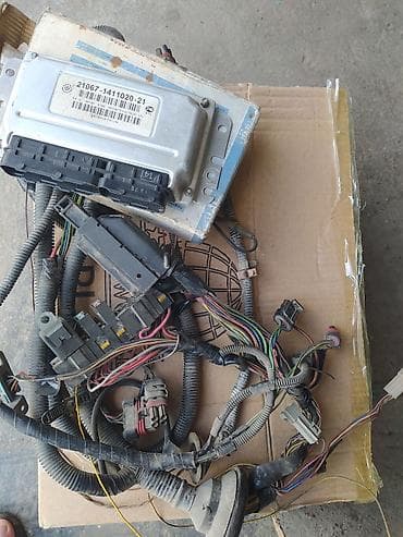 Avtomobil üçün mühərrik idarəetmə bloku və naqil dəsti - ECU (mərkəzi