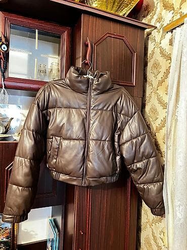topdan paltar: Hec geyinilməyib. defaktodan alınıb m razmerdir. Qısa dəri balonka — 1