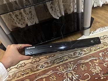 Samsung DVD pleyer Xüsusiyyətlər: - Disk formatları: DVD, CD