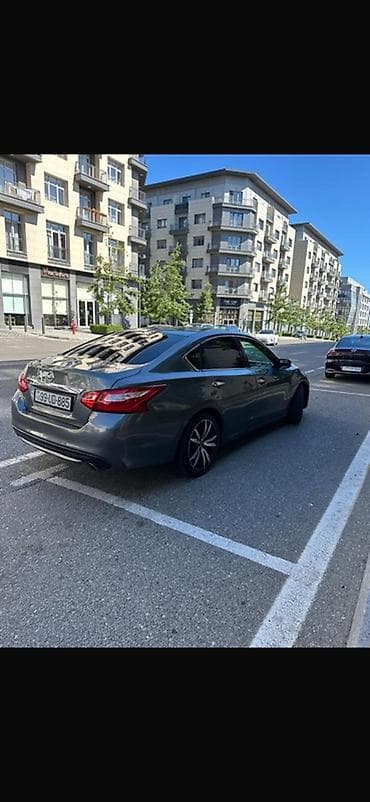 Nissan Altima sedan - Korpus rəngi: boz/metallik - Kuzov: 4 qapılı