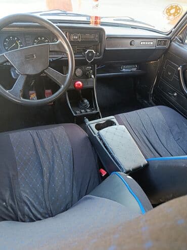 xirdalan heyet evi type 1: VAZ 2107, ağ rəng, sedan kuzov. - Xarici görünüş: ağ boya, xromlu ön — 8