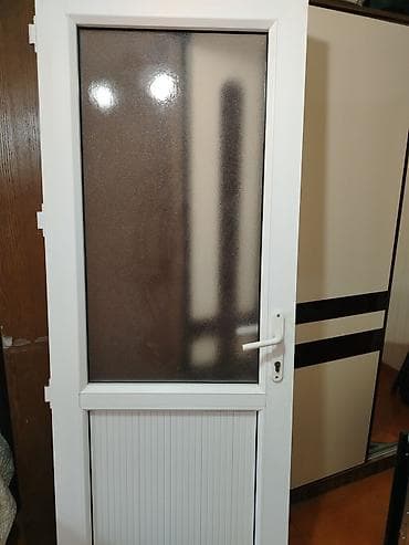 gunew paneli: PVC qapı – şüşəli və panelli - Material: ağ rəngli PVC profil - Üst — 2