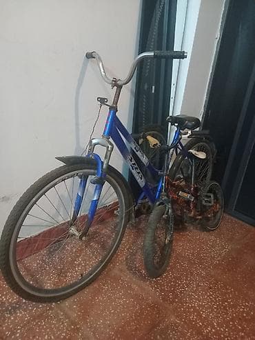 balaca velosiped: İkisi birlikde 100 azn. Böyük velosipetin arxa təkəri partlayıb. Kiçik — 2