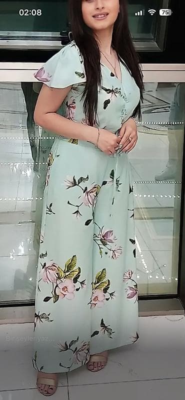 Zərif çiçək naxışlı kombinezon - Rəng: açıq nane-yaşıl əsas, pastel