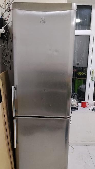 ucuz soyuducular: 2 qapılı Indesit Soyuducu Satılır, rəng - Gümüşü — 2