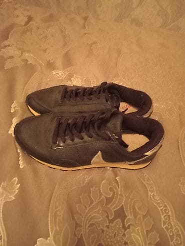 nike corablar: Gencede satilir orginal krasofka razmer 36.37 gedir — 1