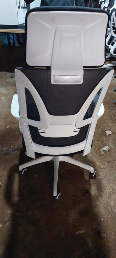 кресло для компьютера: С колесиками, Рукояти не регулируются, Ткань — 2