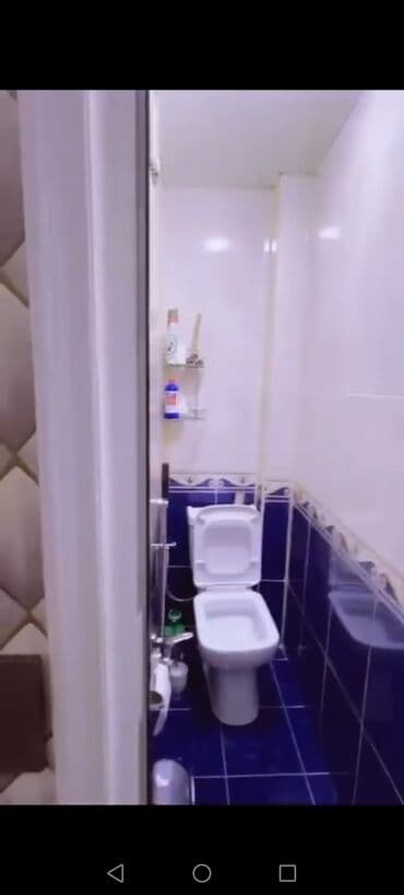 Qarajlar: Bakı, 3-cü mikrorayon, 2 otaqlı, Köhnə tikili, m. Memar Əcəmi, 70 kv. m — 4