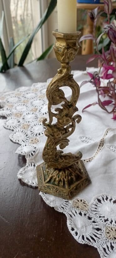 Pastel dəstləri: Bürünc şamdan – dekorativ, fiqurlu gövdəli,qədim - Material: tökmə — 2