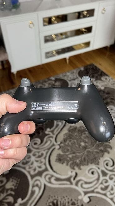 playst: Sony PlayStation 4 (PS4) – orijinal “fat” modelı Xüsusiyyətlər: - PS4 — 6