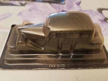 Kolleksiya üçün 1:43 ölçülü die-cast model avtomobillər dəsti. - — 4