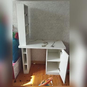 İşlənmiş, Manikür üçün masa, Güzgüsüz
