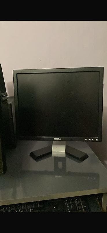 stol ustu komputerler: Salam evvala 3 boyuk kalonka 4 dene balaca kalonka herşeyi usdunde — 2