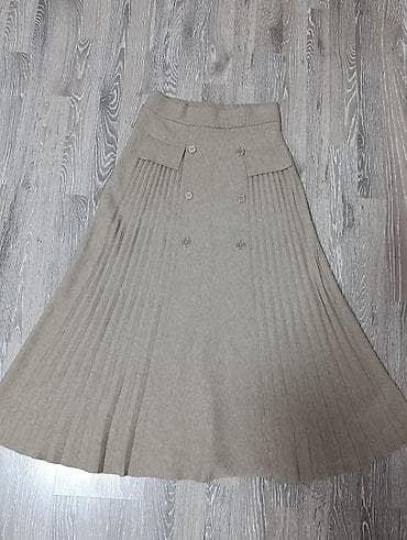 Baş geyimləri: Tezedir geyinilmeyib. 1) Sadə və zərif trikotaj paltar - Rəng: tünd — 3