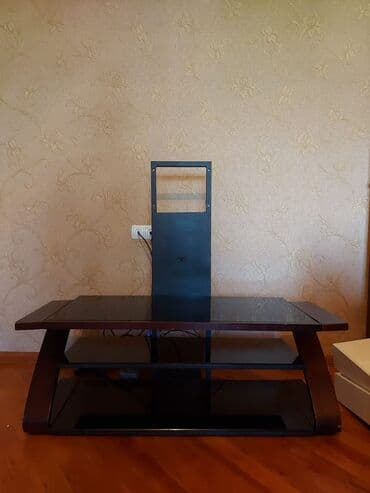 perde asan: İşlənmiş, Düz TV altlığı, Polkalı, Şüşəli, Türkiyə — 1