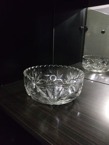 Kəsilmiş naxışlı kristal şüşə qab - Material: qalın, şəffaf kristal