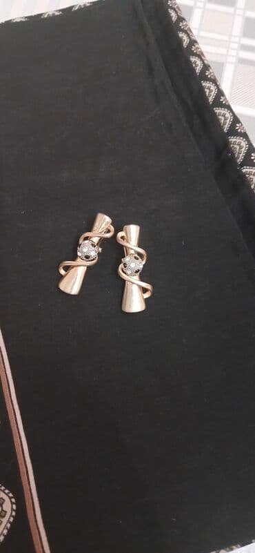 Zərgərlik: qadın sırğası - Rəng: qızılı tonlarda korpus, üzərində lalafo.az -da Zərgərlik: qadın sırğası - Rəng: qızılı tonlarda korpus, üzərində