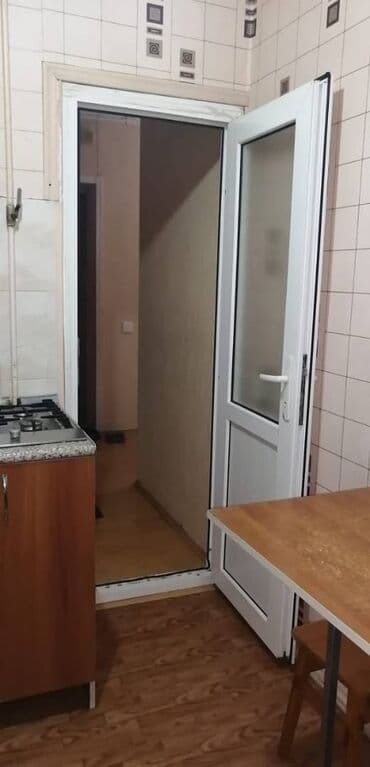 lənd kuruzer ucun led işıq lupası hardan tapmaq olar: Bakı, 2 otaqlı, Köhnə tikili, m. Memar Əcəmi, 50 kv. m — 17