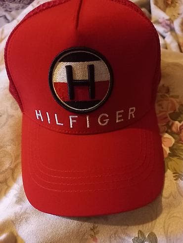 Qırmızı beysbol papağı – “HILFIGER” loqolu alinib amma hec isdifade