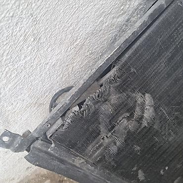 su radiatoru mersedes: Mercedes avtamabilin Kondisaner Radiatoru Peri üzerinde per işlekdir — 3