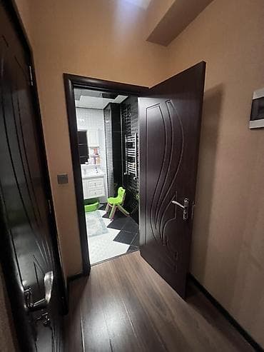 3 otaq, 2 sanuzel qapısı. Əlavə olaraq 1 otaq qapısı da biraz deffekt lalafo.az -da 3 otaq, 2 sanuzel qapısı. Əlavə olaraq 1 otaq qapısı da biraz deffekt