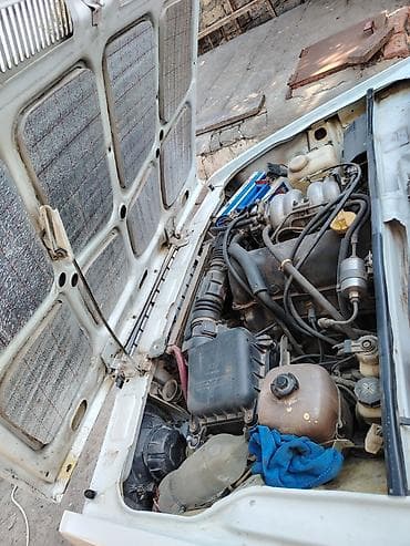 масляный радиатор: VAZ 2107 sedan – ağ rəng, 4 qapı. Texniki və xarici xüsusiyyətlər: - — 9