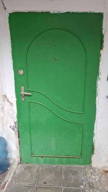 qapı ev ucun: Salam Satılır Hündürlüyü 1.80 Eni 90 Qapı Evin üzərinədi çıxardıb — 1