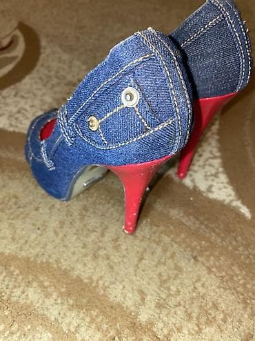 qara ketler: Birinci kablok 37 razmer- 5 azn 2ci tiqrovy ayaqqabı 37 razmer- 5 azn — 1