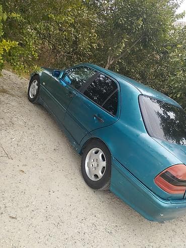 kia disk: Mercedes-Benz C-Sinfi sedan (W202), yaşıl rəng. - Ban növü: 4 qapılı — 5