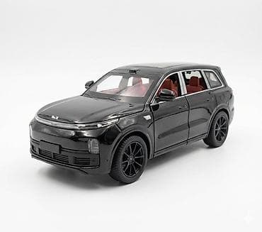 Metall oyuncaq SUV model maşın - Korpus: metal (die-cast), detallı