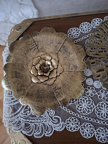 7 gozel gulu: Metal divar dekoru – 3 ədədlik dəst - Material: tökmə metal (antique — 2