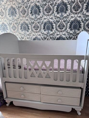 Oğlan və qız üçün, Dördbucaq, Beşik, Dəstsiz, Matras ilə, Yellənmə mexanizmsiz