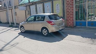 tra: Nissan Tiida hatchback - Kuzov: 5 qapılı hatchback, qızılı/bej rəng - — 9
