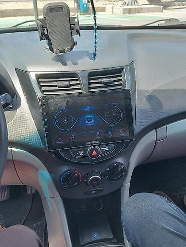 man sat: Hyundai Accent: 1.6 l | 2017 il Sedan — 8