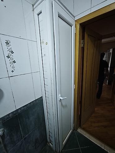 hamam dizaynlari: Dar vanna/tualetlər üçün yerə qənaət edən divar içi şkaf - Material — 4