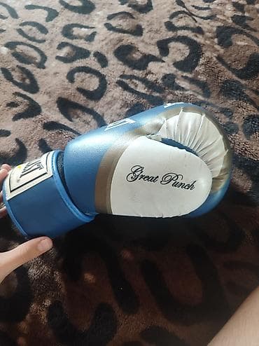 boks aleti: Everlast boks əlcəkləri, idman məşqləri üçün idealdır. Mavi və ağ — 1