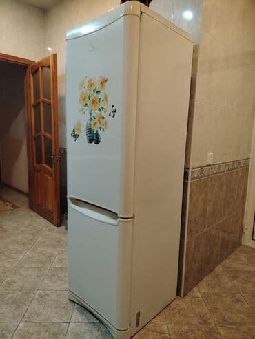 Микроволновки: Б/у 2 двери Indesit Холодильник Продажа, цвет - Белый — 3