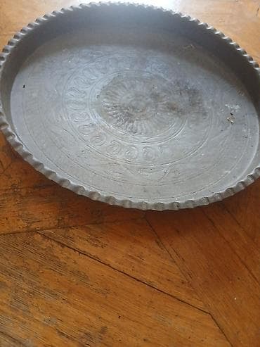 mis tavalar: Mis sini (dəmirçi işi) – əl oymalı, dairəvi servis sini. - Material — 2